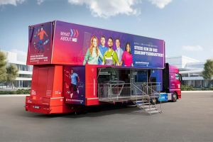 12.6.2025: M + E-Infotruck am Fanshop des FCE Aue
