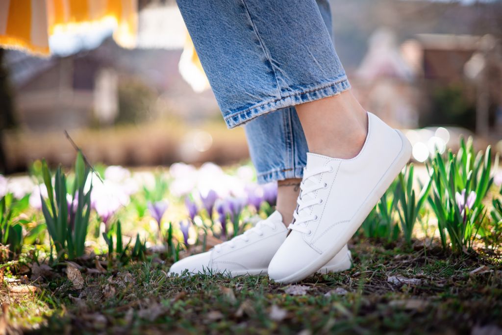 Be Lenka produziert weltbekannte Barfußschuhe