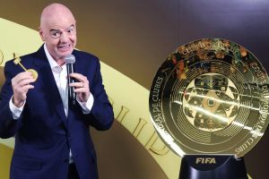 880 Millionen für den Fußball-Rausch – Infantinos gewagtes Milliarden-Spiel