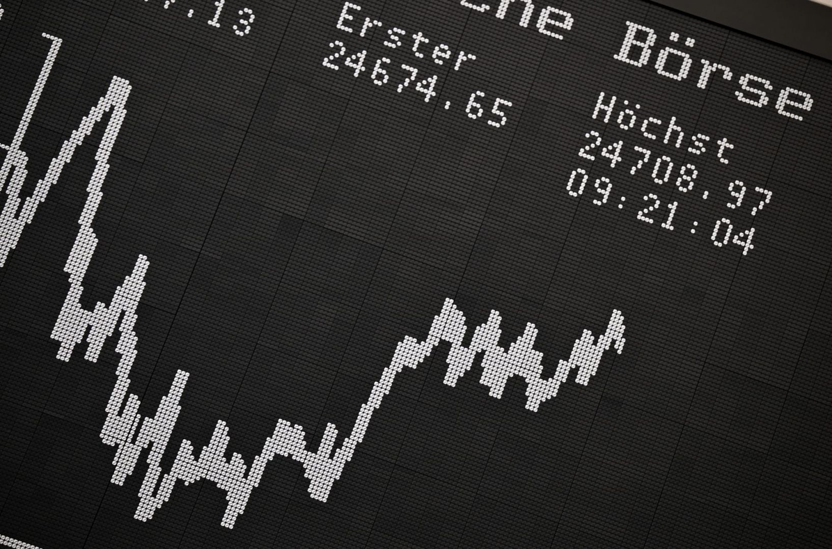 DAX seitwärts nach Erholung – Anleger warten auf USA-Iran-Gespräche
