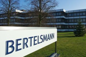 Das geheime Fintech-Beben: Bertelsmann holt zum Vernichtungsschlag gegen Klarna aus
