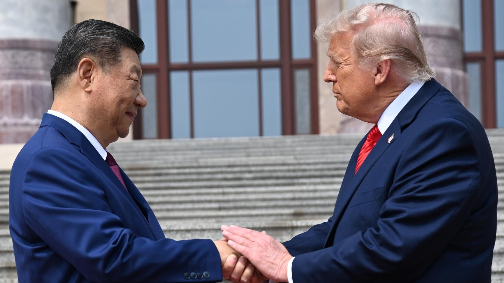 Der China-Bluff: Trumps gefährliches Spiel mit dem Weltfrieden am Abgrund