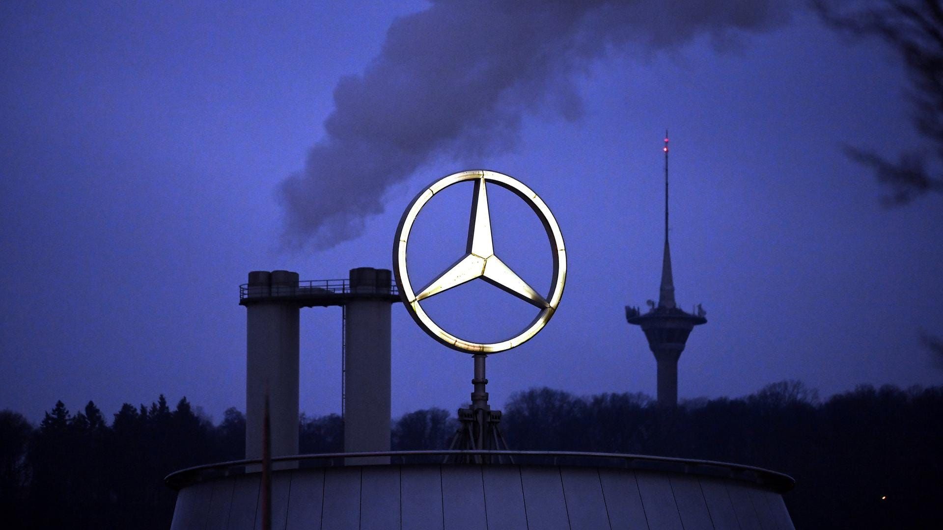 Gewinn halbiert! Mercedes-Benz stürzt ins Bodenlose – CEO ruft Alarmstufe Rot aus