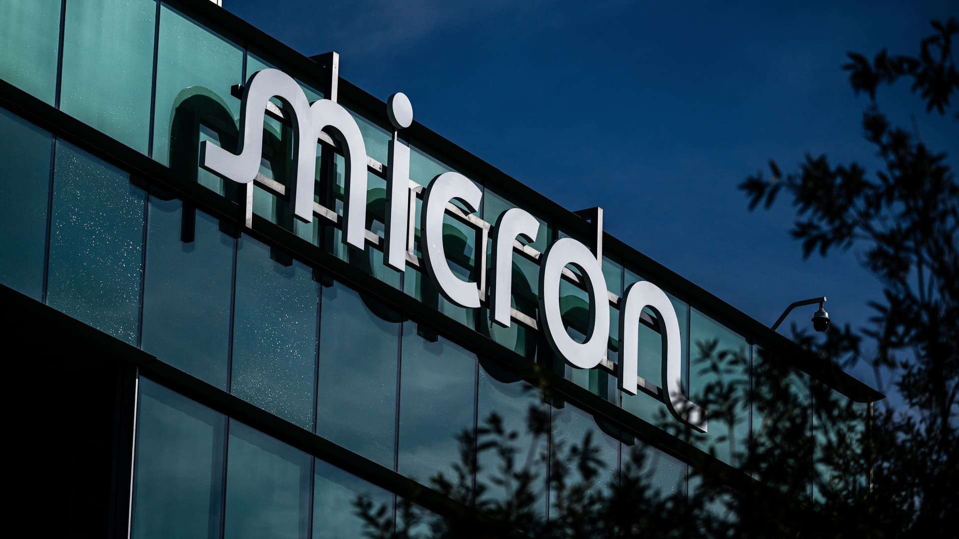 Micron vor dem Kurssturz oder neuem Allzeithoch? Der 18. März entscheidet alles