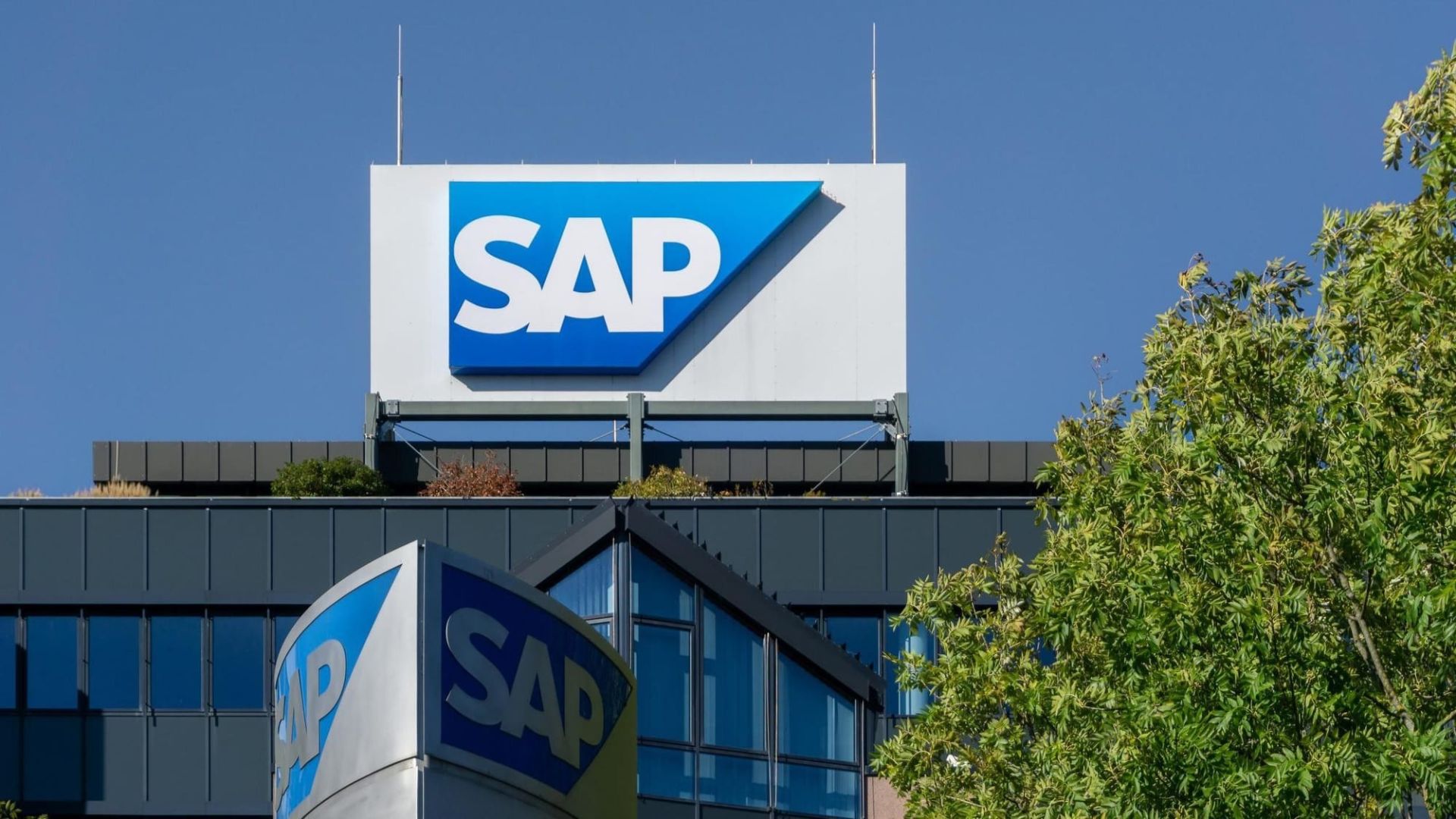 SAP: Warum der Software-Riese sich für den finalen KI-Krieg massiv verschuldet