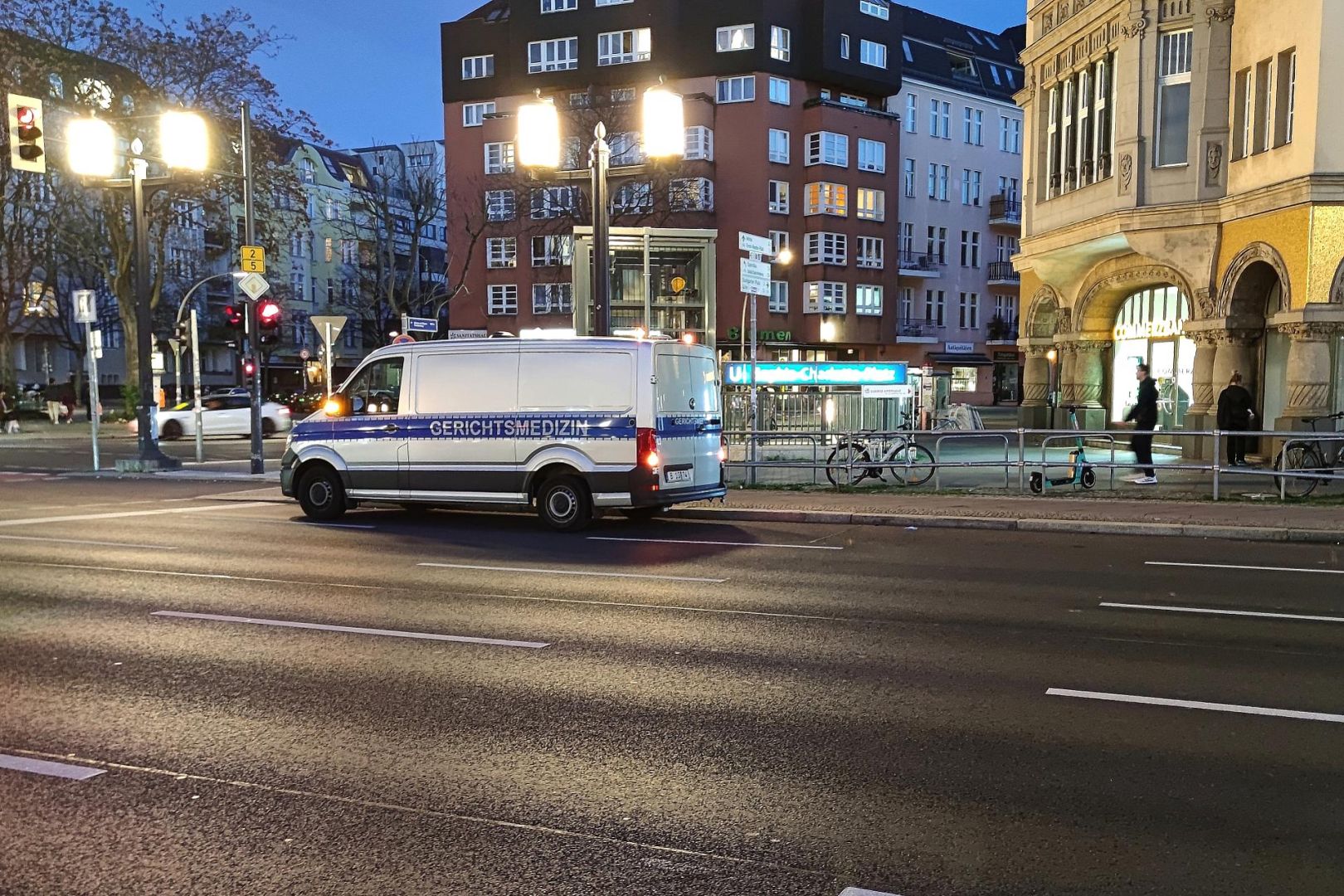 Absperrung nach Berliner Messerattacke am 12.04.2025