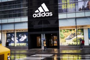 Adidas übertrifft Erwartungen im Q3 und hebt Jahresprognose an