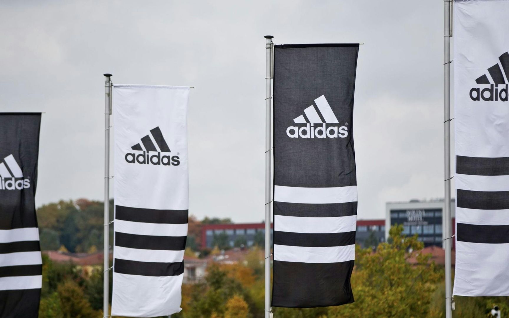 Adidas wächst zweistellig – doch Trumps Zölle könnten zur Stolperfalle werden