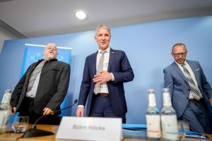 AfD stellt Gutachten zu Verfassungsschutzbeobachtung vor