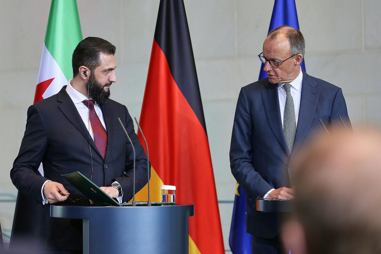 Ahmed al-Scharaa und Friedrich Merz am 30.03.2026