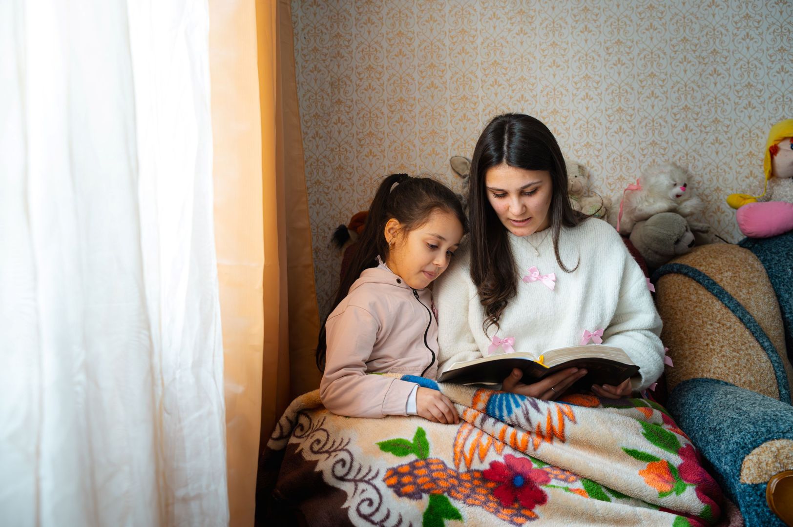 Aktionsbericht: „Weihnachten im Schuhkarton“ erreicht weltweit über zwölf Millionen Kinder und feiert 30 Jahre im deutschsprachigen Raum