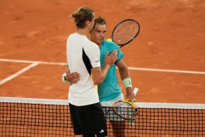 Alexander Zverev (l) und Rafael Nadal (r)