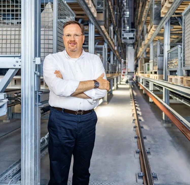 Anhaltend schwierige Marktlage: Fahrzeugwerk KRONE meldet 2,3 Mrd. Euro Umsatz im letzten Geschäftsjahr