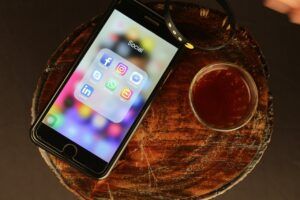 Apple warnt iPhone-Nutzer in 100 Ländern vor Spyware-Infektion