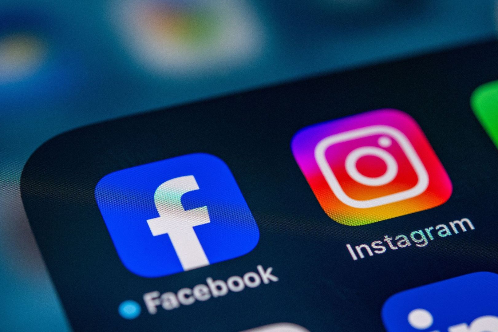 Apps von Facebook und Instagram auf einem Smartphone
