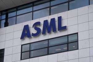 ASML-Aktie im Sturzflug: skeptische Zukunft?