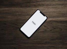 Außendisplay des faltbaren iPhones soll Lochkamera besitzen