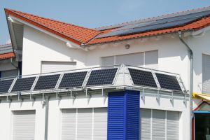 Balkonkraftwerk und PV-Anlage gleichzeitig nutzen