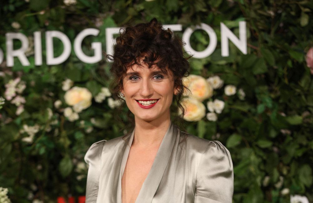 Bessie Carter hat sich selbst versprochen, dass sie aufhören wird, Red Flags zu daten.