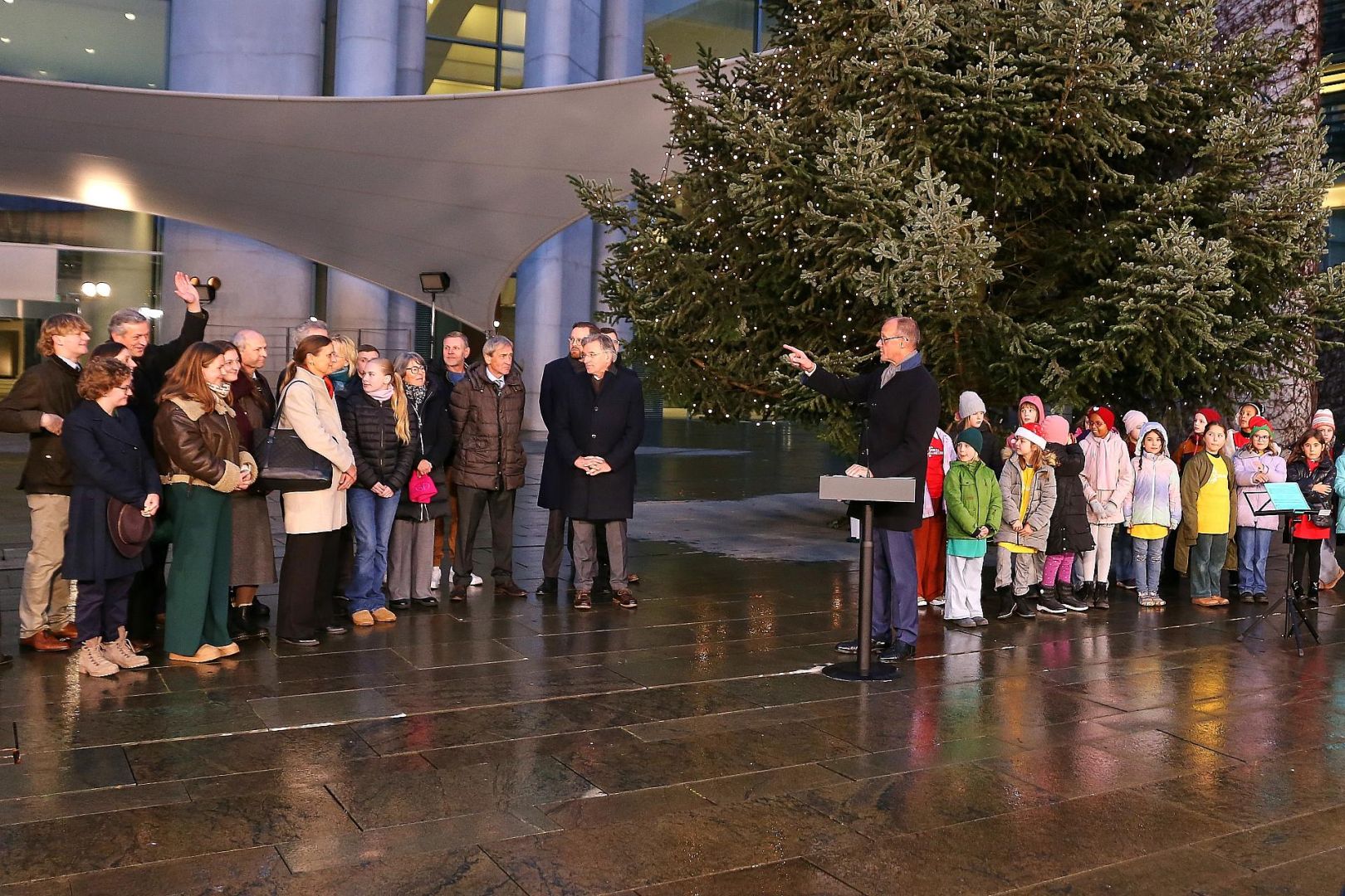 Bildtermin bei der Übergabe des Weihnachtsbaumes für das Bundeskanzleramt am 28.11.2025