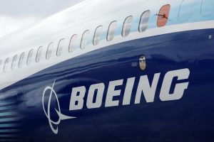 Boeing plant Verkauf von Unternehmensteilen zur Reduzierung seiner Schulden