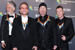 Bono hat U2 als 'Demokratie' bezeichnet.