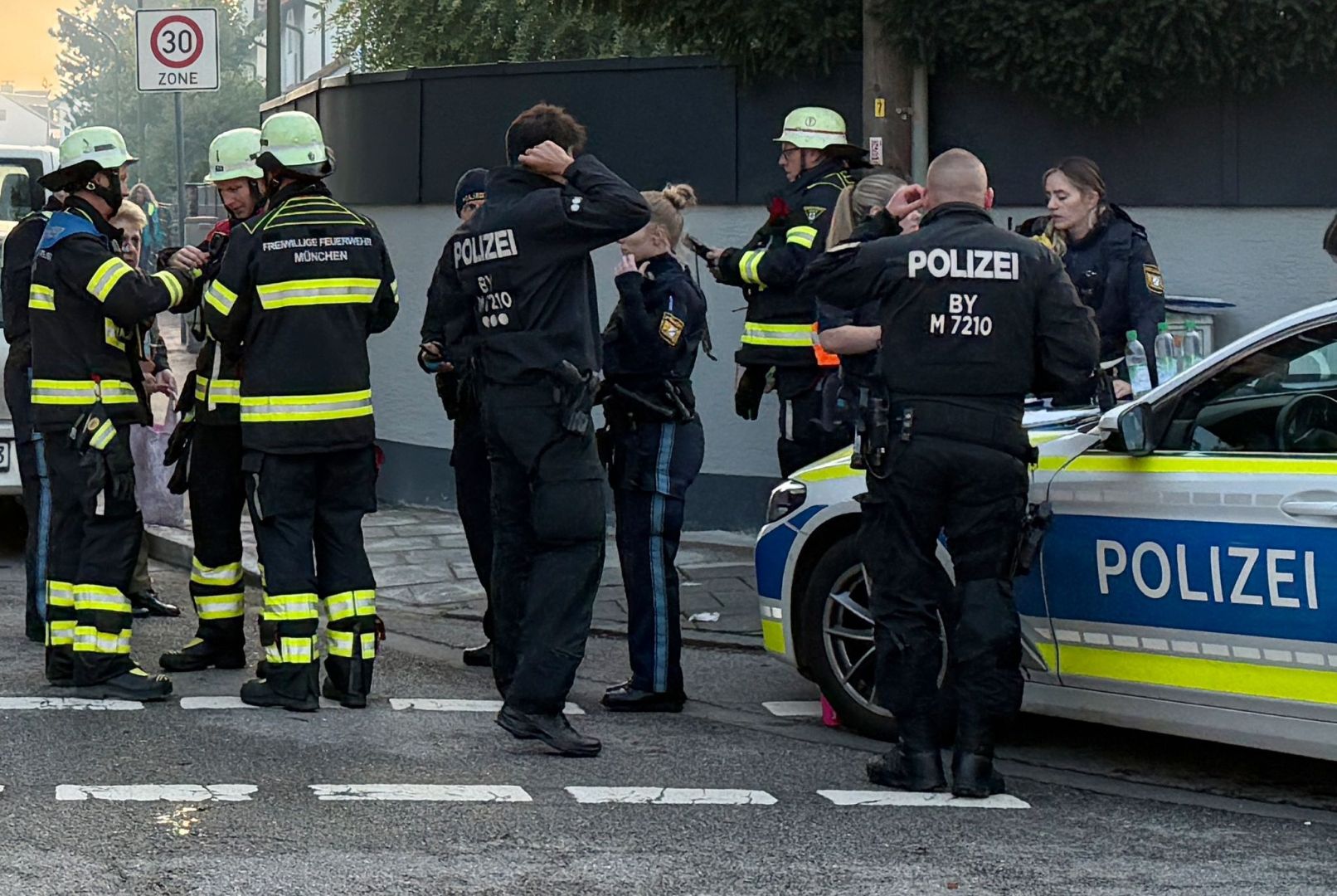 Brand in München - Großeinsatz von Polizei und Feuerwehr
