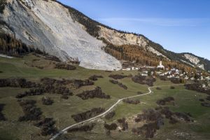 Brienz geräumt - Schuttstrom bedroht Schweizer Dorf