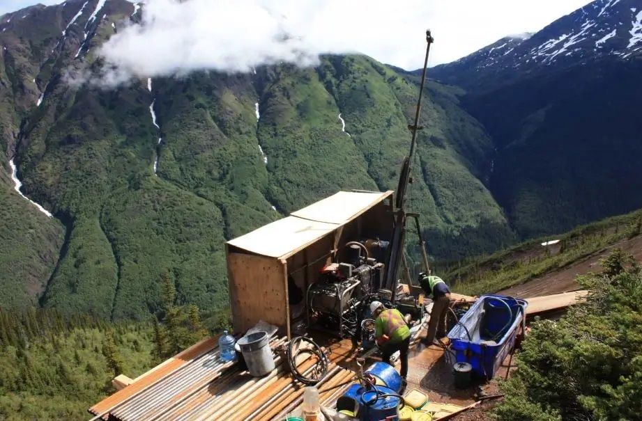 Brixton Metals setzt Erfolgsserie fort: Trapper liefert High-Grade Gold bis 112 g/t!