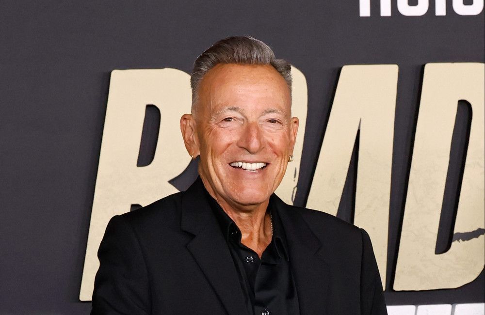 Bruce Springsteen gab zu, dass der Besuch am Set seines kommenden Biopics 'interessant' war.
