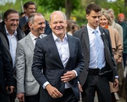 Bundeskanzler Scholz besucht Humboldt-Gymnasium Eichwalde