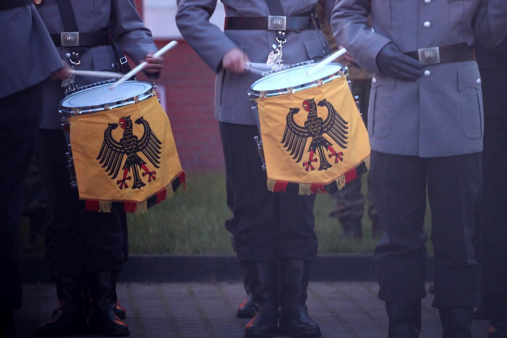 Bundeswehr-Soldaten beim Großen Zapfenstreich (Archiv)
