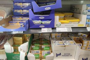 Butter in einem Supermarkt (Archiv)