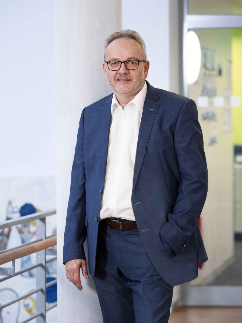 CEO-Wechsel bei Hauff-Technik – Dr. Michael Seibold übergibt nach über 20 Jahren an Nachfolger