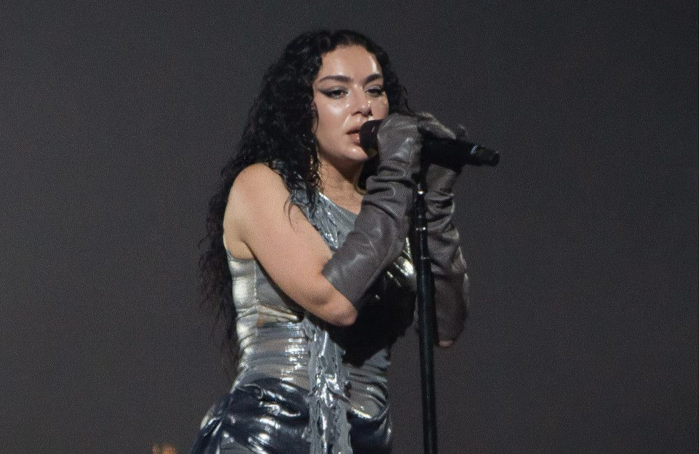 Charli XCX hatte Angst, dass 'Brat' ihr 'den Rauswurf' von ihrem Label einbringen könnte.