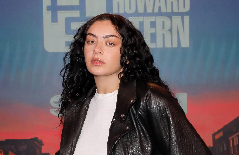 Charli xcx hatte auch schon Botox.