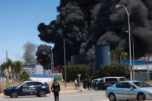 Chemie-Explosion: 77.000 Spanier sollen nicht ins Freie