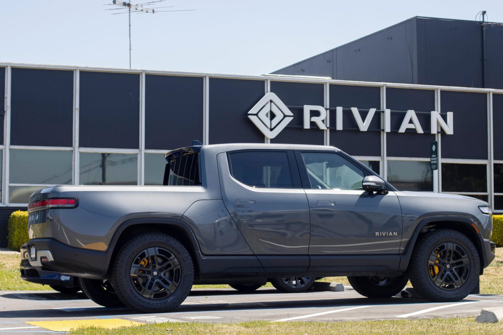 Chinas E-Auto-Dominanz zwingt Rivian zum Strategiewechsel