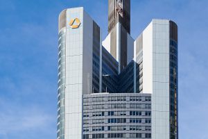 Commerzbank im Übernahmeraum: Bund will Anteile verkaufen, UniCredit lauert