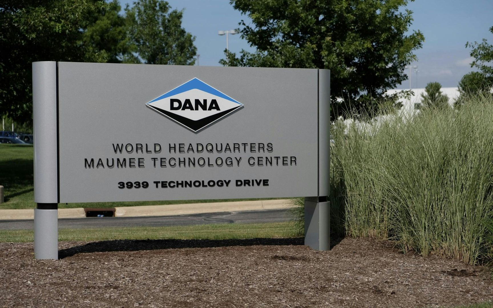 Dana Inc. strukturiert um: CEO-Wechsel, Verkauf des Off-Highway-Geschäfts