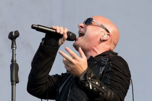 David Draiman von Disturbed machte seiner Freundin live auf der Bühne einen Heiratsantrag.