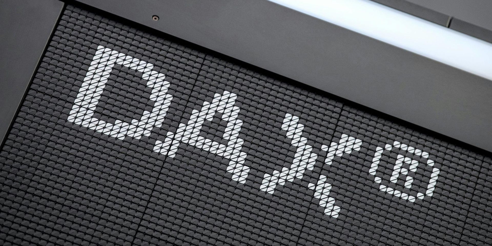 DAX erholt sich leicht – Konjunktur hellt auf, Gold auf Rekordjagd