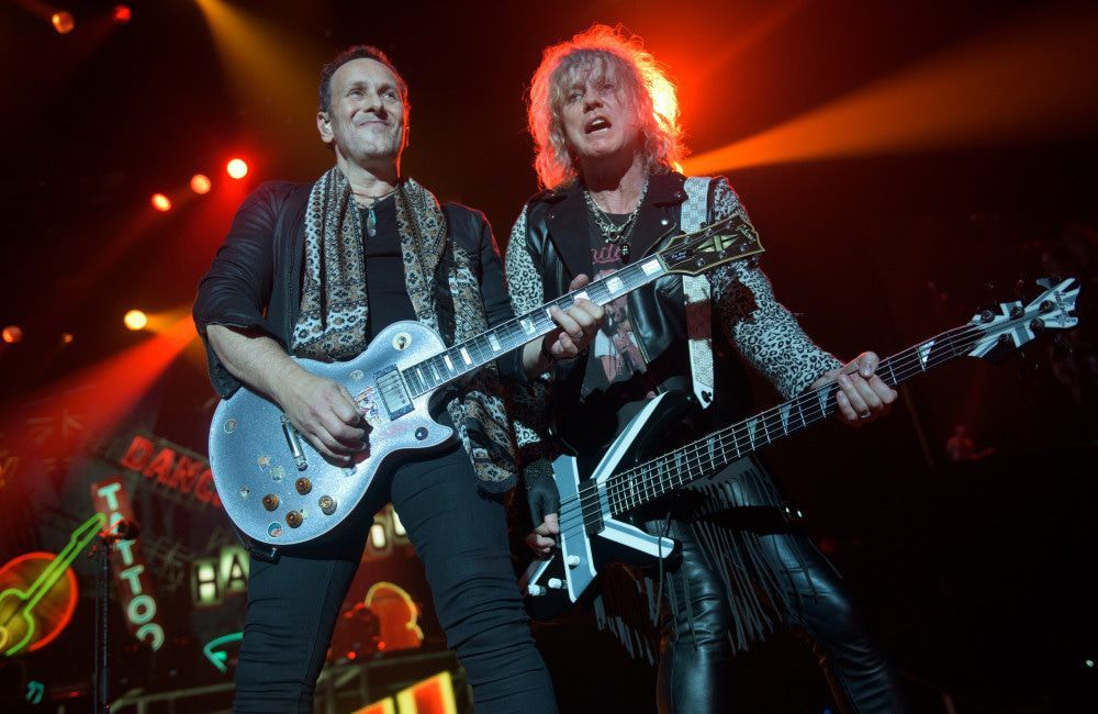 Def Leppard sind seit 34 Jahren zusammen. Frontman Joe sieht den Grund darin, dass die Musiker ihren gemeinsamen Humor bewahrt haben.