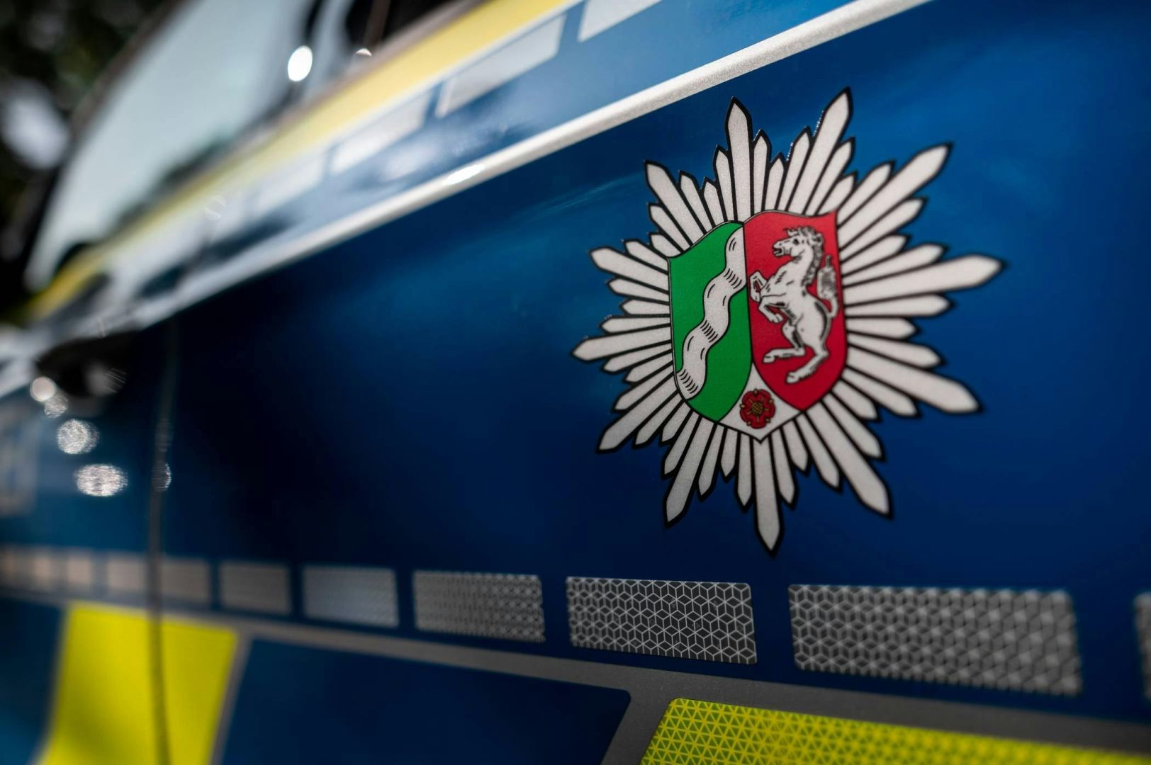 Deutschland-Sticker an Linken-Schaukasten: Staatsschutz ermittelt in Hofgeismar