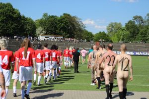 Die «Fußball-Nacktionalmannschaft» feiert ihren 10. Geburtstag.