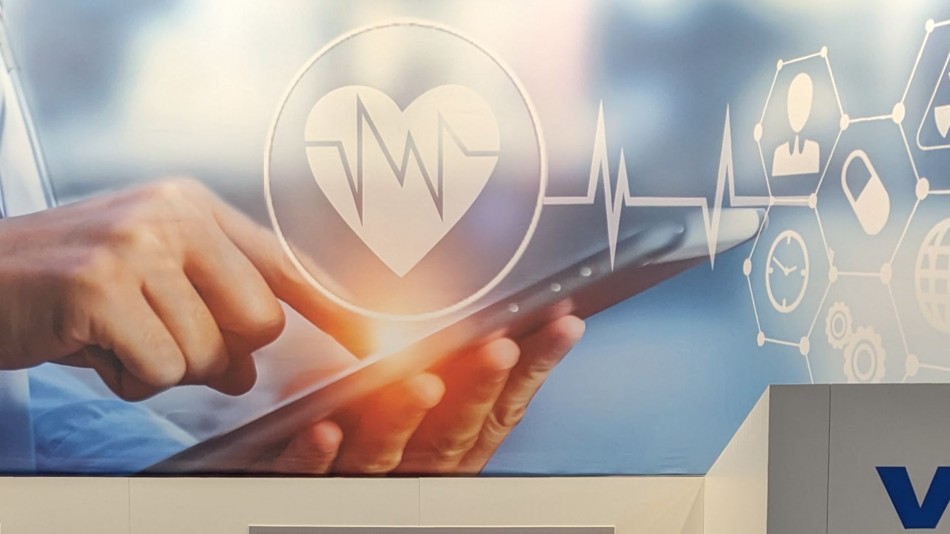 Digitale Orthesenversorgung: Hochschule Kaiserslautern präsentierte Forschung zu „HelpMeWalk“ auf der DMEA 2025