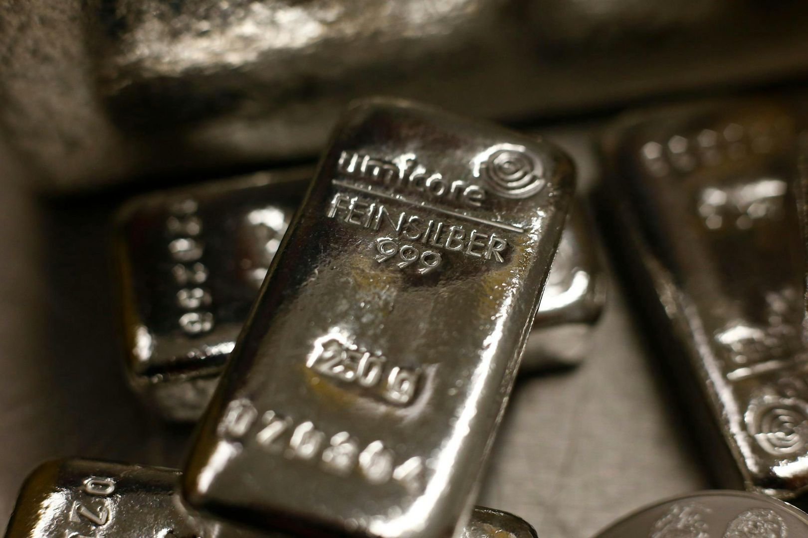 Edelmetallboom: Warum Silber Gold weit hinter sich lässt