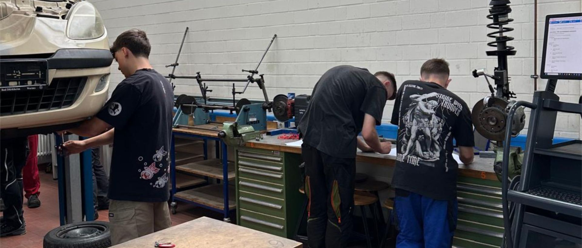 Ein Tag in der Kfz-Werkstatt der Bildungsstätte: Erst Fehler finden, dann reparieren