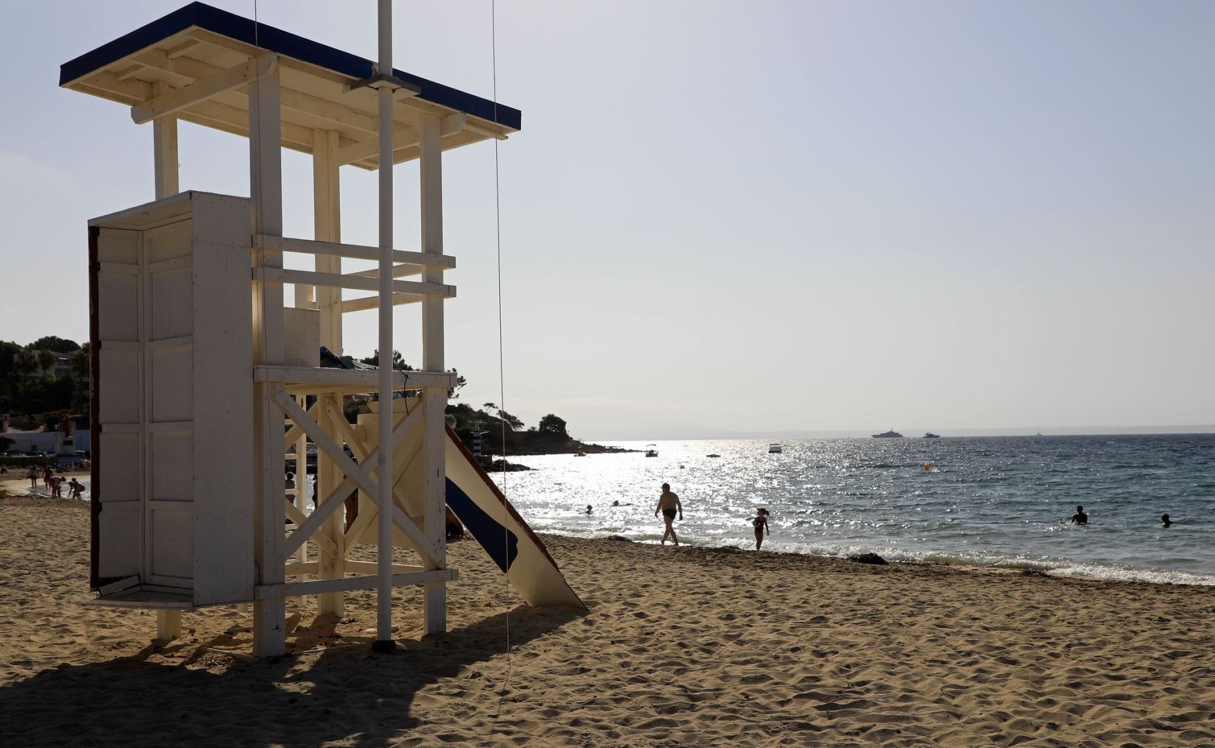 Ein Wachturm der Rettungsschwimmer auf Mallorca