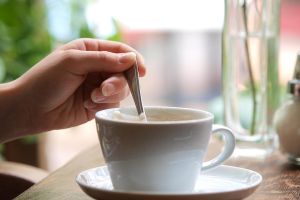Eine Tasse Kaffee in einem Café (Archiv)